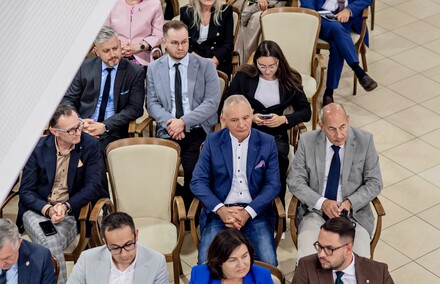 Otwarcie z chirurgiczną precyzją