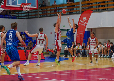 Elbasket wygrywa na inaugurację