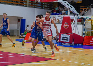 Elbasket wygrywa na inaugurację