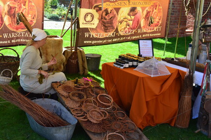 W Lipcach Reymontowskich na dziedzińcu Biblioteki