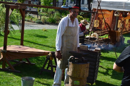 W Lipcach Reymontowskich na dziedzińcu Biblioteki