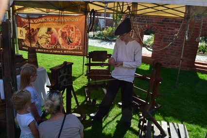 W Lipcach Reymontowskich na dziedzińcu Biblioteki