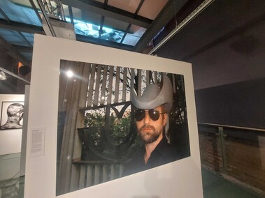 „To jest spojrzenie mężczyzn na mężczyzn”