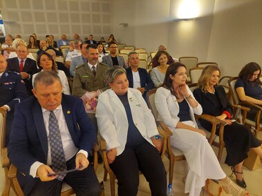 \"Służba ponad własne korzyści\"