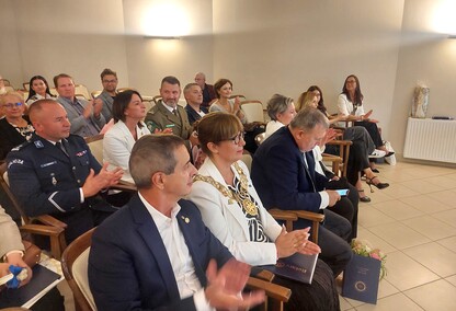 \"Służba ponad własne korzyści\"