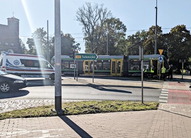 Kolizja z tramwajem na rondzie Zamech