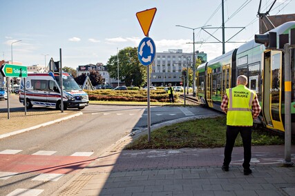 Kolizja z tramwajem na rondzie Zamech Kolizja z tramwajem na rondzie Zamech
