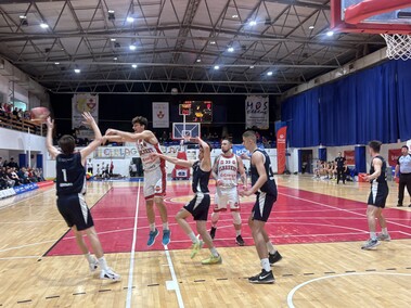 Przekonujące zwycięstwo koszykarzy