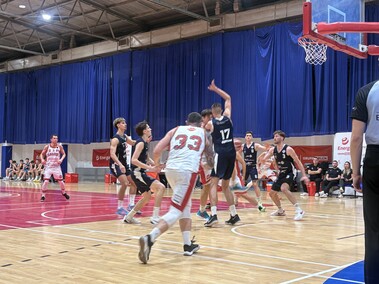 Przekonujące zwycięstwo koszykarzy