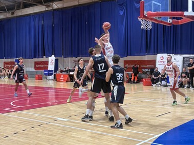 Przekonujące zwycięstwo koszykarzy