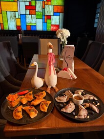 Zapraszamy na pierogi i firmowe wigilie do Szalonej Gęsi Zapraszamy na pierogi i firmowe wigilie do Szalonej Gęsi