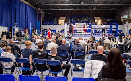 Boks w mikołajkowym wydaniu