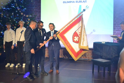 Nowy sztandar na 80. urodziny