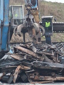 Rozpoczęła się rozbiórka spalonej sortowni odpadów