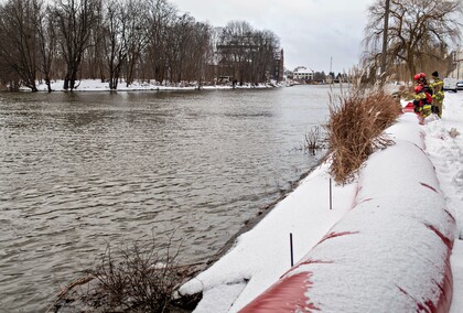 Stan alarmowy na rzece Elbląg. Bulwar i ul. Panieńska zamknięte  (aktualizacja)