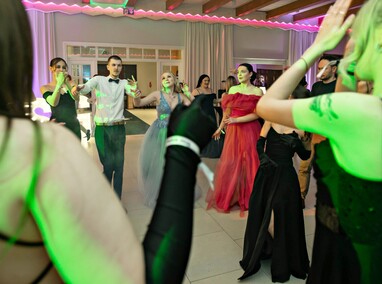 Zaczynamy studniówki! Tak bawili się uczniowie Zespołu Szkół Gospodarczych