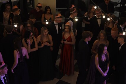 \"Studniówka niepowtarzalna jak każdy z was\"