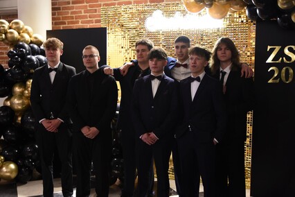 \"Studniówka niepowtarzalna jak każdy z was\"