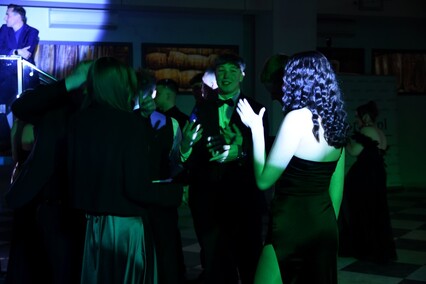 \"Studniówka niepowtarzalna jak każdy z was\"