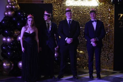 \"Studniówka niepowtarzalna jak każdy z was\"