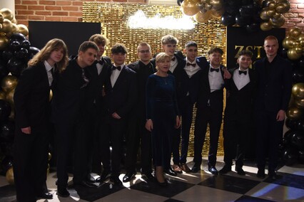 \"Studniówka niepowtarzalna jak każdy z was\"