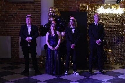 \"Studniówka niepowtarzalna jak każdy z was\"