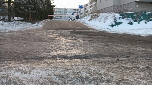 Buble nie dają spokoju mieszkańcom osiedla, deweloper milczy