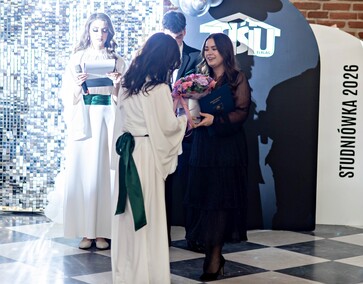 \"Studniówkę ma się tylko raz w życiu\"