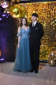 \"Między młodzieńczą beztroską a dojrzałością\". Studniówka II LO