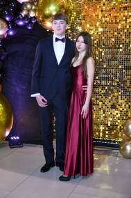 \"Między młodzieńczą beztroską a dojrzałością\". Studniówka II LO