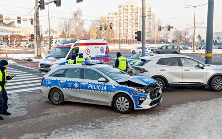 Radiowóz wjechał w Kię