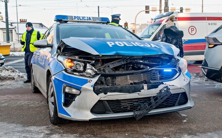 Radiowóz wjechał w Kię