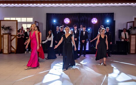 Studniówka IV LO. „Bądźcie najlepszą wersją siebie w przyszłości”