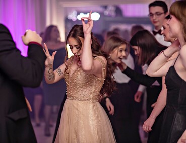 \"Jest energia na dobrą imprezę!\" Studniówka ZSEiO