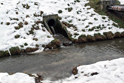Przybywa wody w Kumieli. Władze Elbląga apelują do mieszkańców