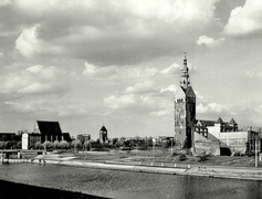 Naszym zdaniem, najciekawsze na tym zdjęciu, jest to, czego tu nie ma. Fotografia pokazuje, jak bardzo zmieniło się elbląskie Stare Miasto.
