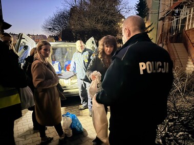 Po zmroku jeździli po mieście, licząc i pomagając bezdomnym