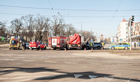 Zderzyli się z wozem strażackim. Utrudnienia na skrzyżowaniu  (aktualizacja) 