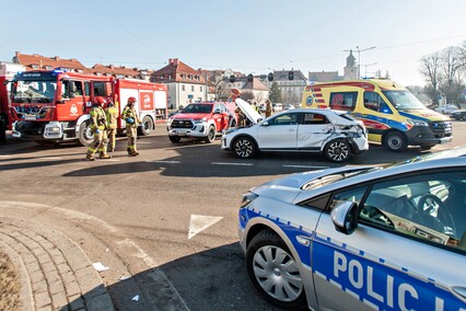 Zderzyli się z wozem strażackim. Utrudnienia na skrzyżowaniu  (aktualizacja) 