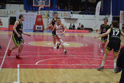 Elbasket wygrywa z liderem