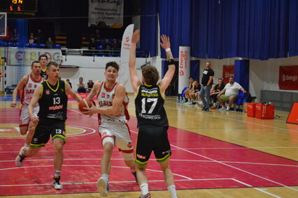 Elbasket wygrywa z liderem