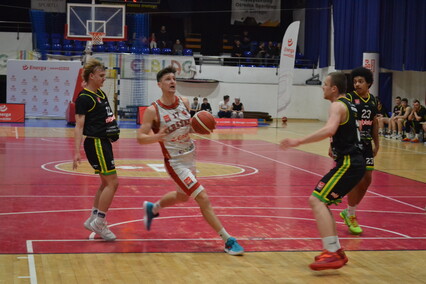 Elbasket wygrywa z liderem