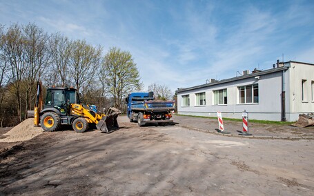 Przebudowują parking przy Bema