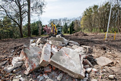 Przebudowują parking przy Bema