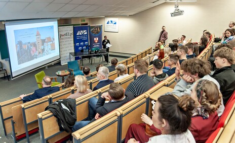 Młodzież debatowała z o tym, czy warto zostać w Elblągu