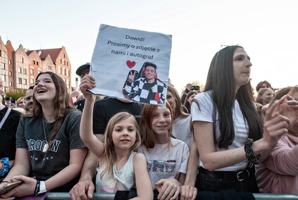 Dawid Kwiatkowski zaśpiewał przed katedrą