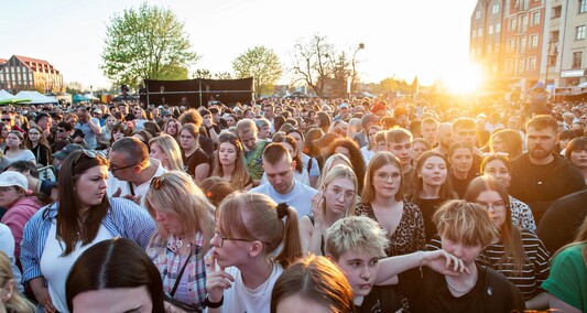 Dawid Kwiatkowski zaśpiewał przed katedrą