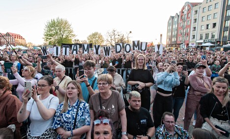 Dawid Kwiatkowski zaśpiewał przed katedrą