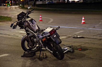 Citroenem uderzył w motocyklistę