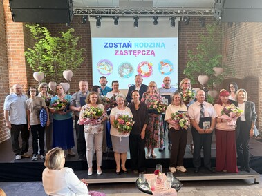 Magdalena Różczka i zwyczajne-niezwykłe rodziny w Elblągu